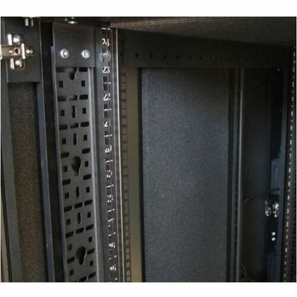 APC NetShelter CX 38U Secure Soundproofe