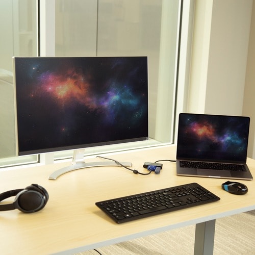 USB-C TO VGA MULTIFUNCTION ADAPTER - PD