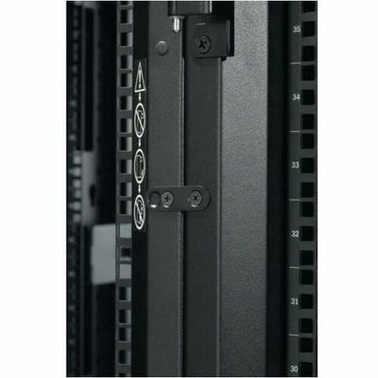 NetShelter SX 45U 600mm Widex1070mm Deep